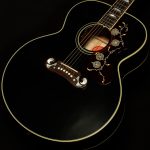 Elvis SJ-200